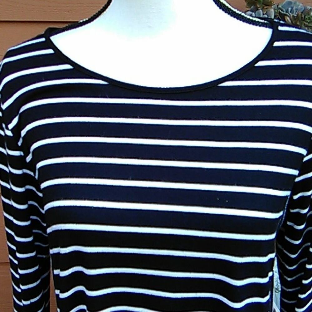 Stylus Shift Dress - Picture 2 of 8